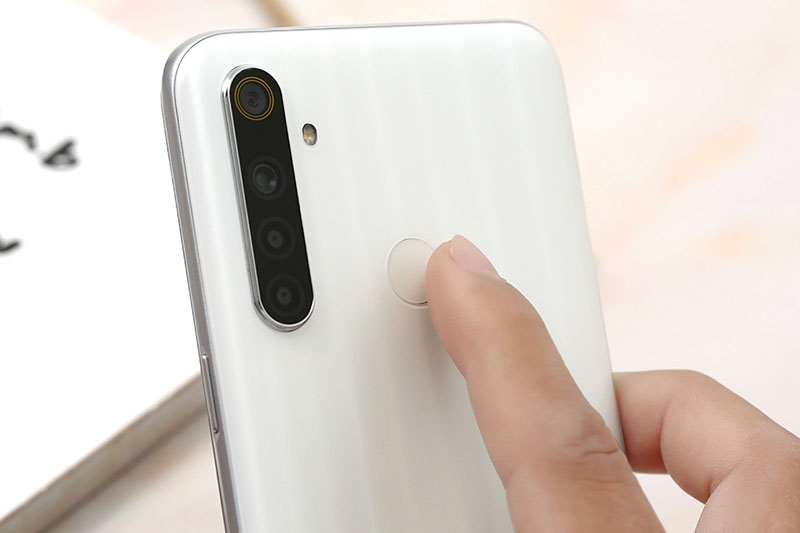 Điện thoại Realme 6i | Cảm biến vân tay ở mặt lưng