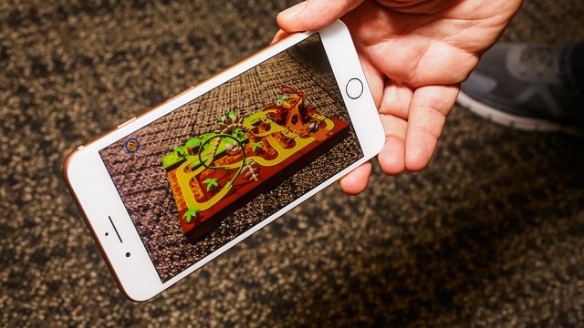 Chơi game trên điện thoại iPhone 8