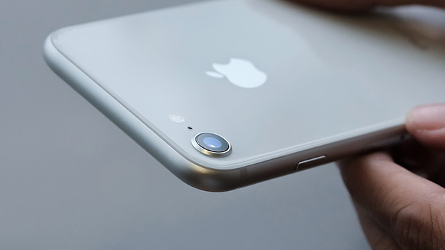 Cụm camera sau của điện thoại iPhone 8