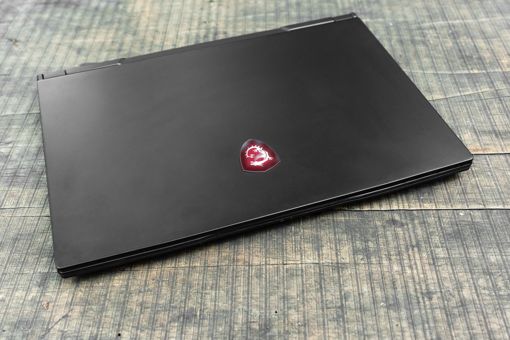 Laptop lập trình dưới 25 triệu: Chơi nhiều hơn học!