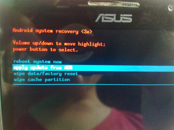 Bạn đã vào thành công chế độ Recovery trên Android.