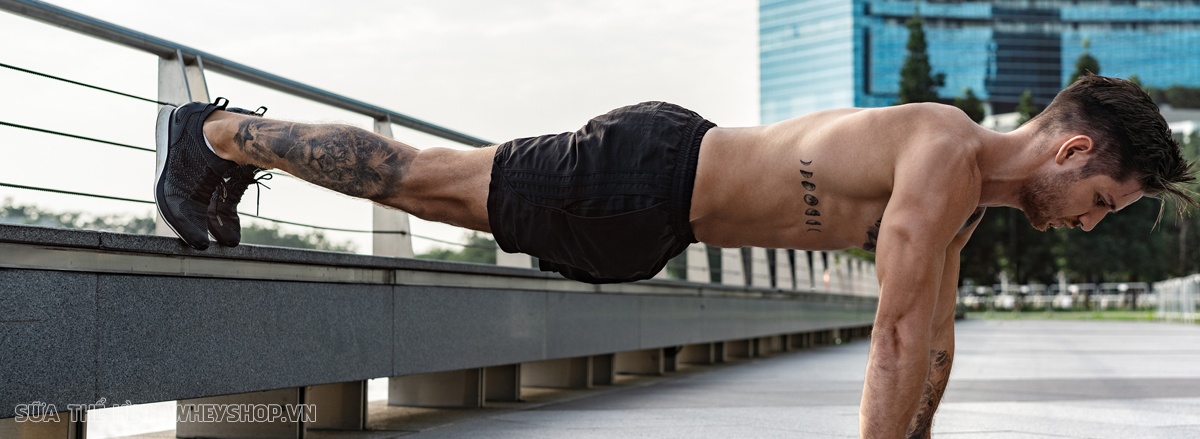 Chống đẩy là bài tập đơn giản nhưng hiệu quả nhất để tập cho ngực, gân kheo và cánh tay. Chống đẩy hoạt động đơn giản, không cần công cụ và cho kết quả nhanh chóng