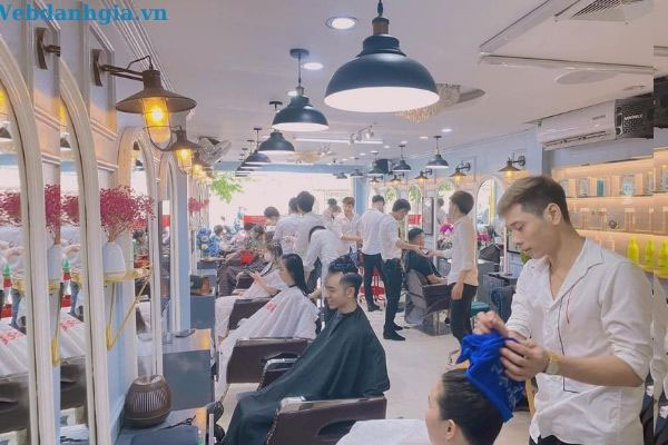 Viện tóc Maliver luôn đông khách, nhân viên phục vụ nhiệt tình Viện tóc Maliver luôn đông khách, nhân viên phục vụ nhiệt tình